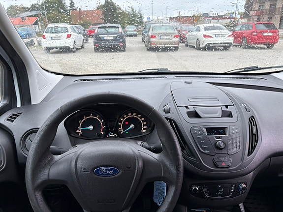 Ford Transit 2 of 4