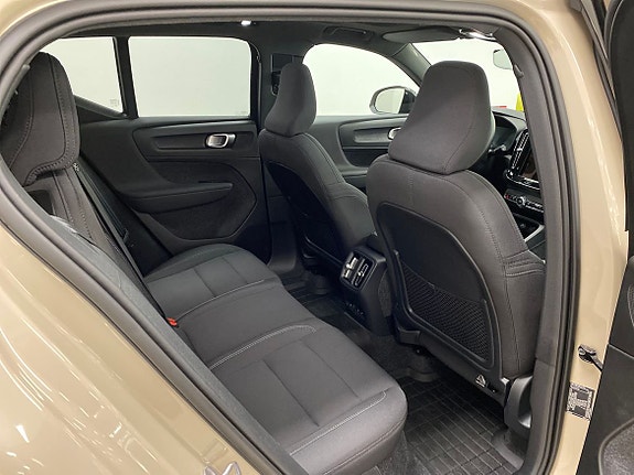 Volvo EX40 16 of 30