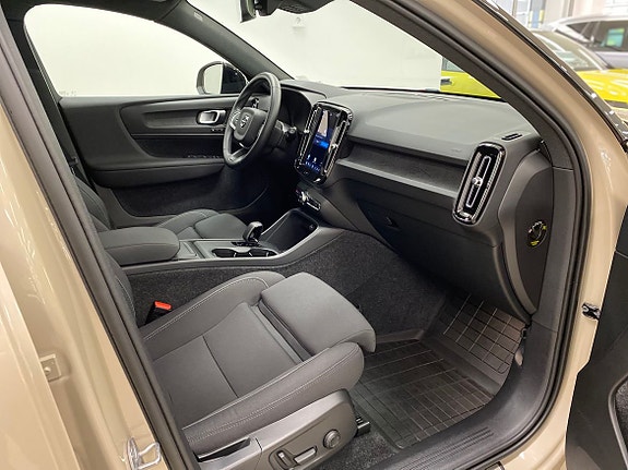 Volvo EX40 12 of 30