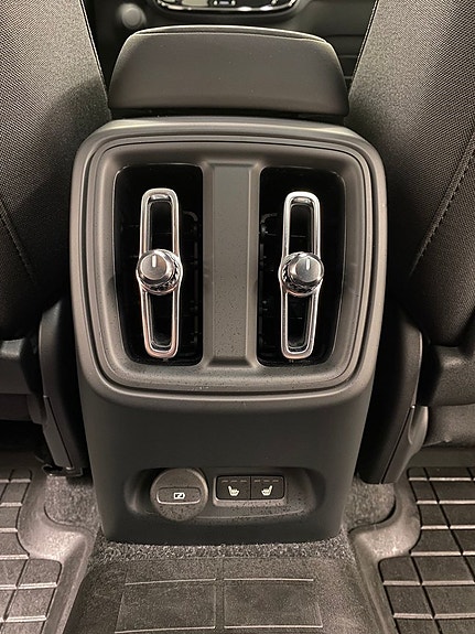 Volvo EX40 17 of 30