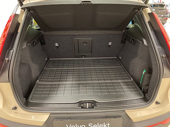 Volvo EX40 18 of 30