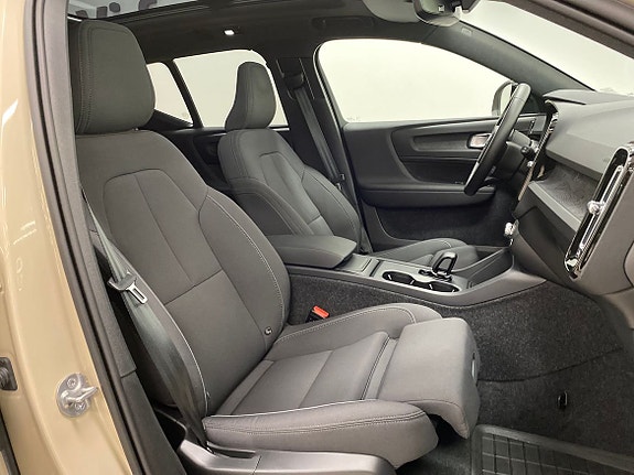 Volvo EX40 11 of 30