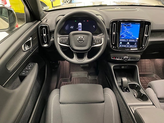 Volvo EX40 9 of 30