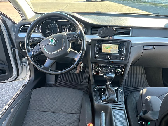 Skoda Superb 13 of 18