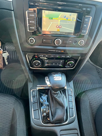 Skoda Superb 14 of 18