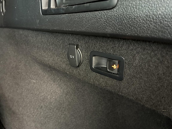 Volkswagen Passat Alltrack 25 of 27