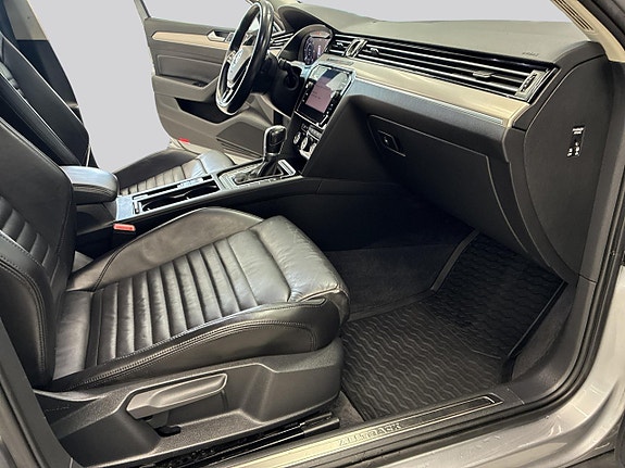 Volkswagen Passat Alltrack 10 of 27