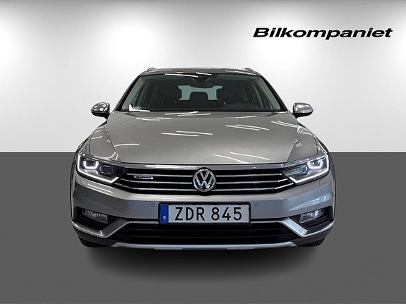Volkswagen Passat Alltrack 2 of 27