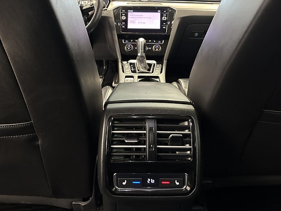 Volkswagen Passat Alltrack 22 of 27