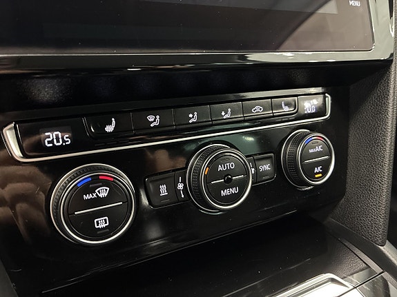 Volkswagen Passat Alltrack 17 of 27
