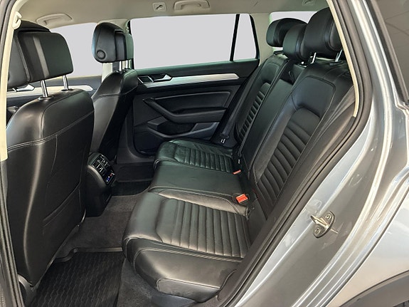Volkswagen Passat Alltrack 9 of 27