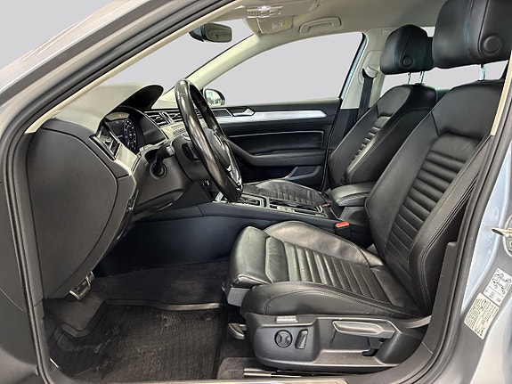 Volkswagen Passat Alltrack 8 of 27