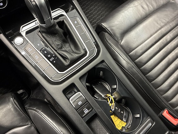 Volkswagen Passat Alltrack 18 of 27