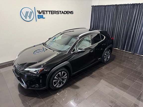 Lexus UX250h 8 of 24