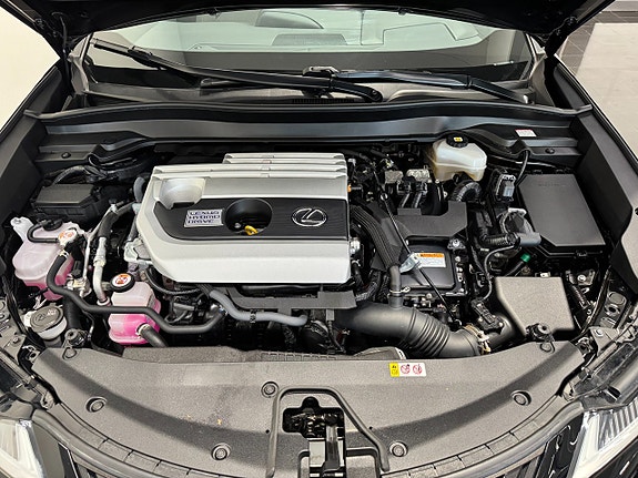 Lexus UX250h 24 of 24