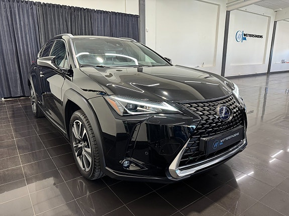 Lexus UX250h 4 of 24