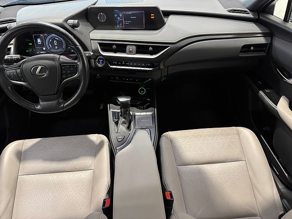 Lexus UX250h 12 of 24