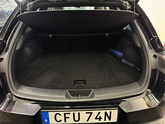 Lexus UX250h 21 of 24