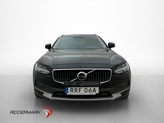 Volvo V90 Cross Country 2 of 25