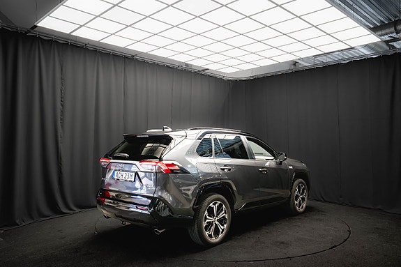 Toyota RAV4 6 of 22
