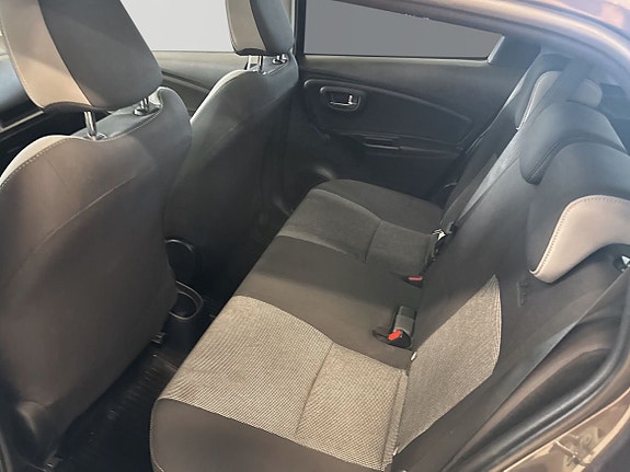 Toyota Yaris 6 of 7