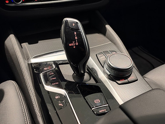 BMW 530e 16 of 18