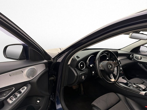 Mercedes-Benz C220 11 of 30