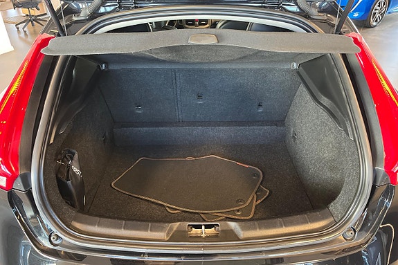 Volvo V40 24 of 29