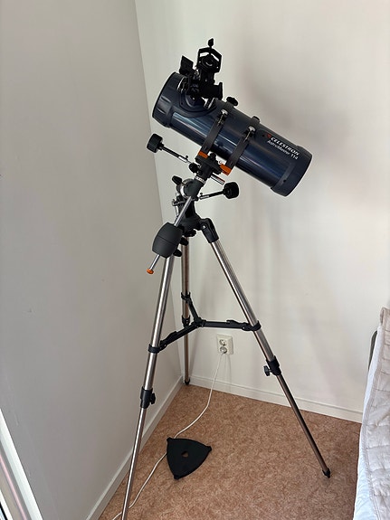 Celestron AstroMaster 114 teleskop med stativ