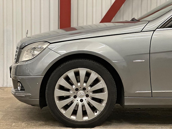 Mercedes-Benz C320 25 of 25