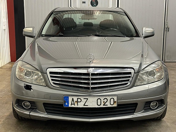 Mercedes-Benz C320 15 of 25
