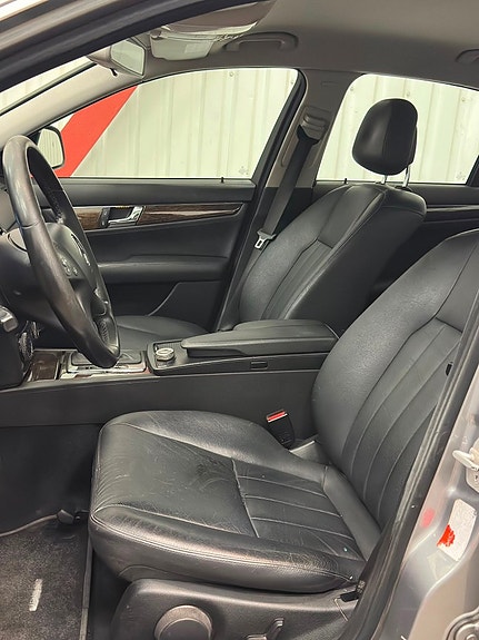 Mercedes-Benz C320 21 of 25