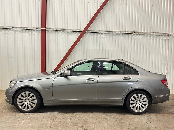 Mercedes-Benz C320 3 of 25