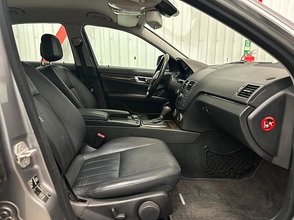Mercedes-Benz C320 20 of 25