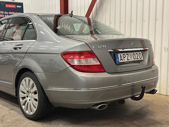 Mercedes-Benz C320 11 of 25