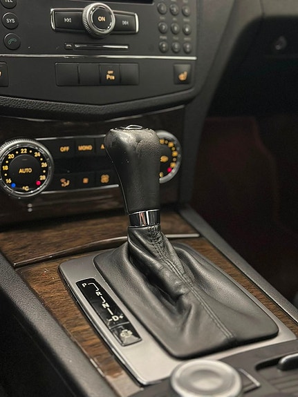 Mercedes-Benz C320 17 of 25