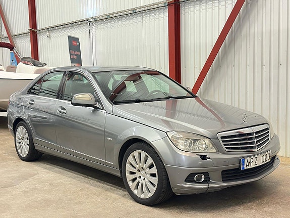 Mercedes-Benz C320 14 of 25