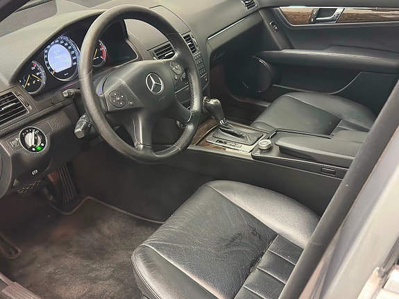 Mercedes-Benz C320 24 of 25