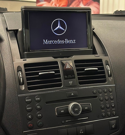 Mercedes-Benz C320 23 of 25