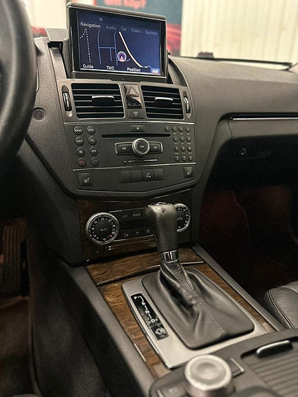 Mercedes-Benz C320 7 of 25