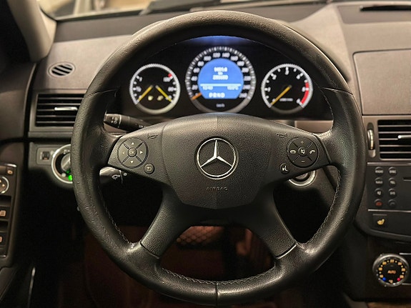 Mercedes-Benz C320 16 of 25