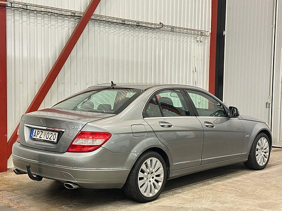 Mercedes-Benz C320 4 of 25