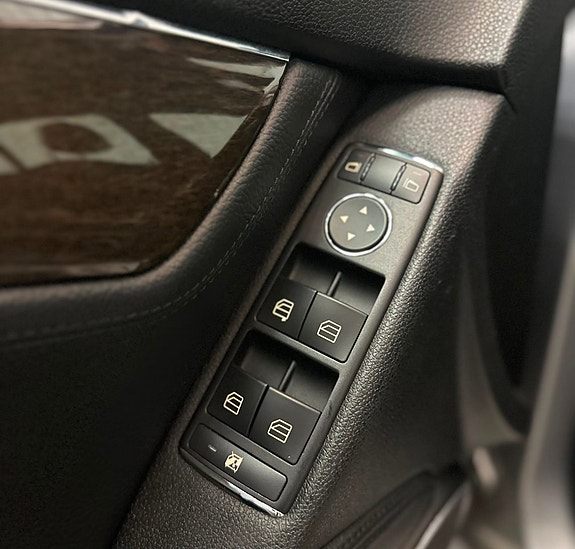 Mercedes-Benz C320 19 of 25