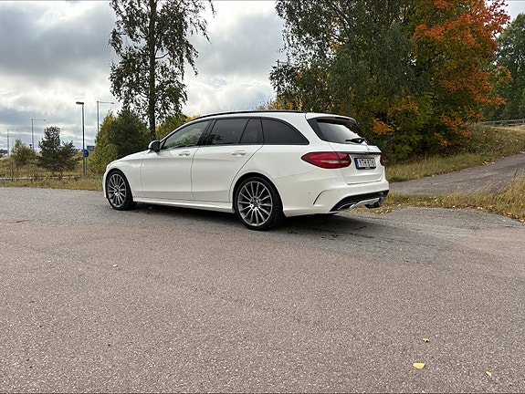 Mercedes-Benz C220 4 of 7