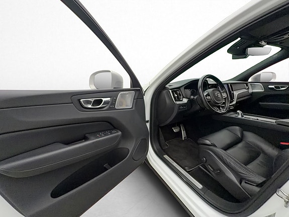 Volvo XC60 15 of 30