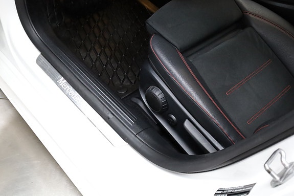 Mercedes-Benz CLA250 e 14 of 29