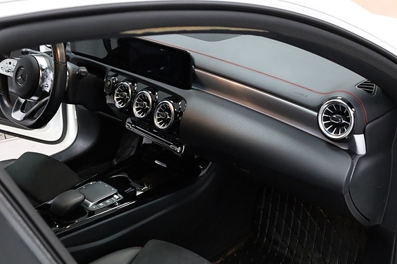 Mercedes-Benz CLA250 e 19 of 29