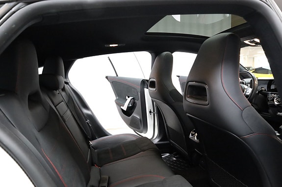 Mercedes-Benz CLA250 e 18 of 29