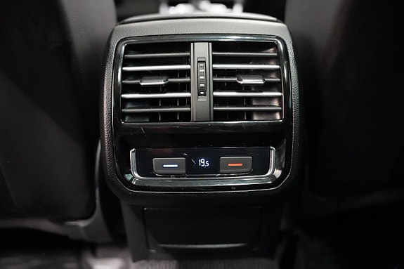 Volkswagen Passat 24 of 28