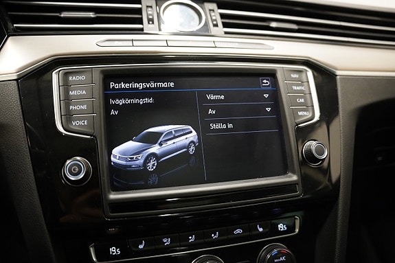 Volkswagen Passat 19 of 28
